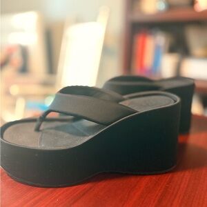 Zara Black Platform Flip-Flops